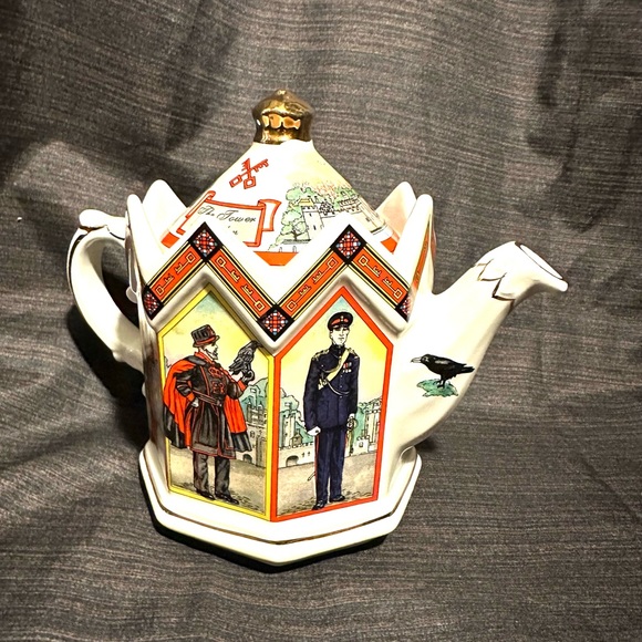 Kitchen Vintage Sadler The Tower Of London Collectible Teapot